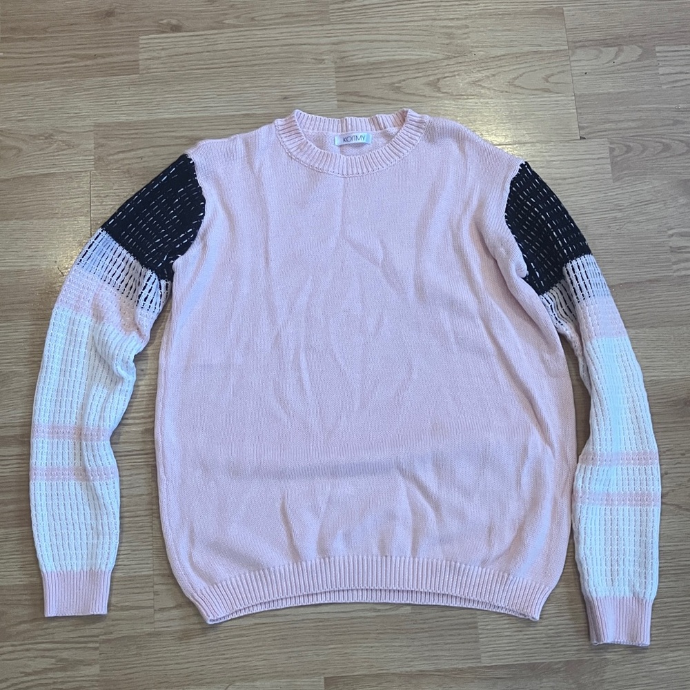 Women's Soft Pink Sweater Never Worn. Perfect For Adding a Touch of Color